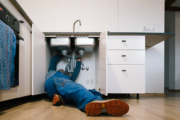 Professional Emergency Plumber technician working in North Palm Springs, CA